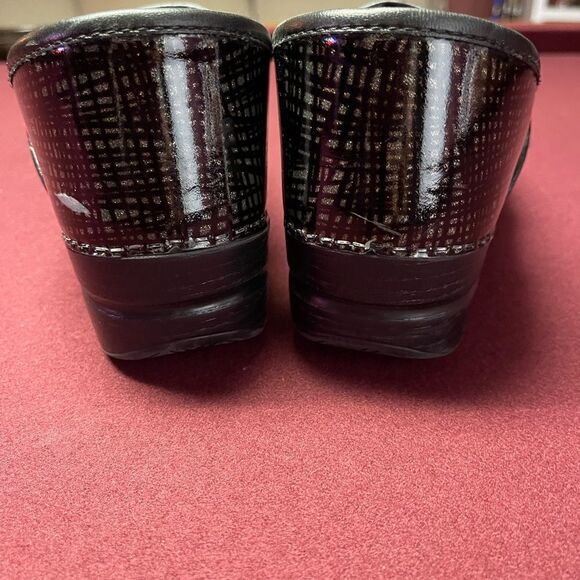 Dansko black and silver patent clogs, size 40, size 9 1/2 - 10 - Picture 6 of 15